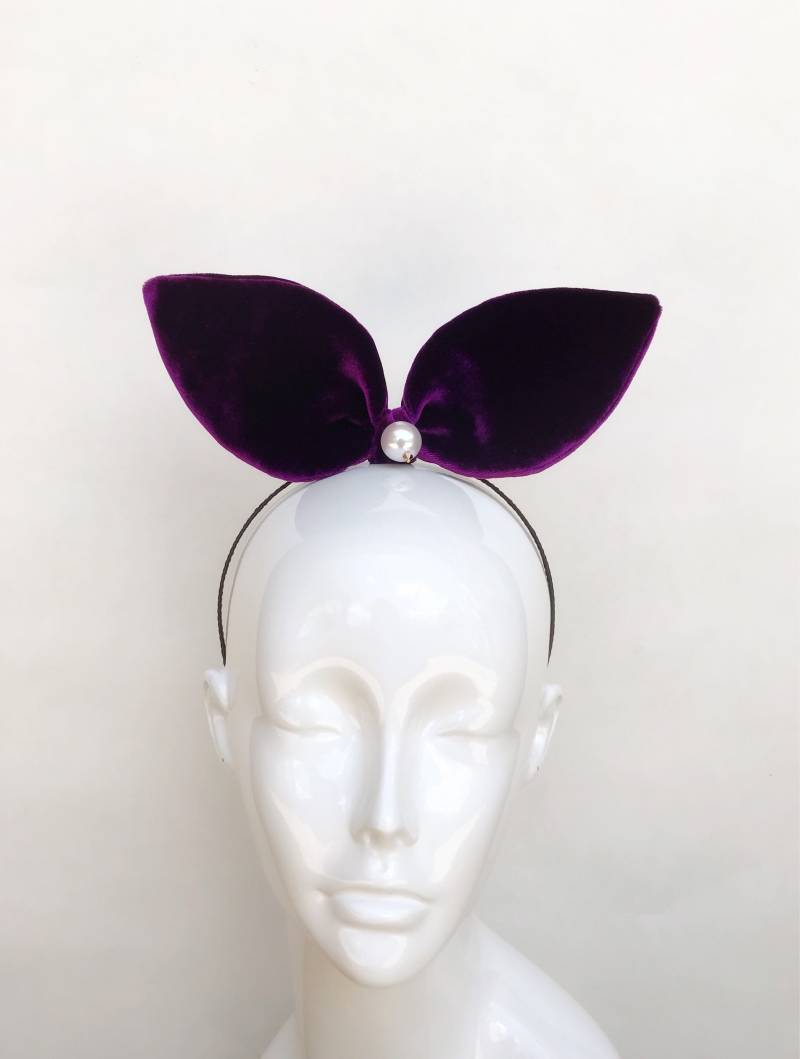 Lila Samt Schleife Stirnband, Ovesized Hase Ohren Lila Schleife, Oversized Ohr Stirnband, Deep Purple Lila Samt Schleife Stirnband, Ovesized Hase Ohren Lila Schleife, Oversized Ohr Stirnband, Deep Purple von Zisseylove