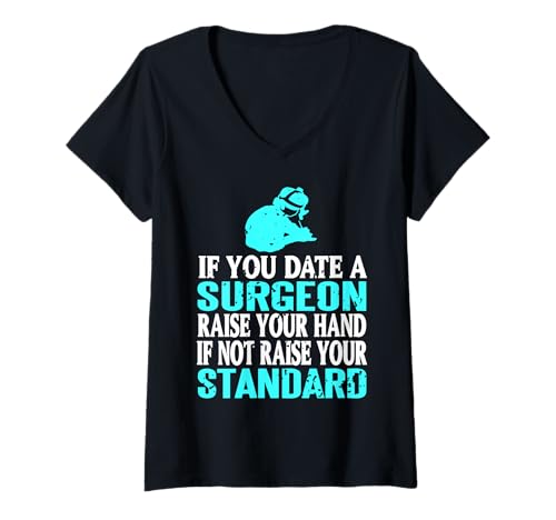 Damen Lustiges Date Mit Chirurg Standards Hoch Romantik T-Shirt mit V-Ausschnitt Damen Lustiges Date Mit Chirurg Standards Hoch Romantik T-Shirt mit V-Ausschnitt von Zitat Humor Für Chirurgie Fachkräfte