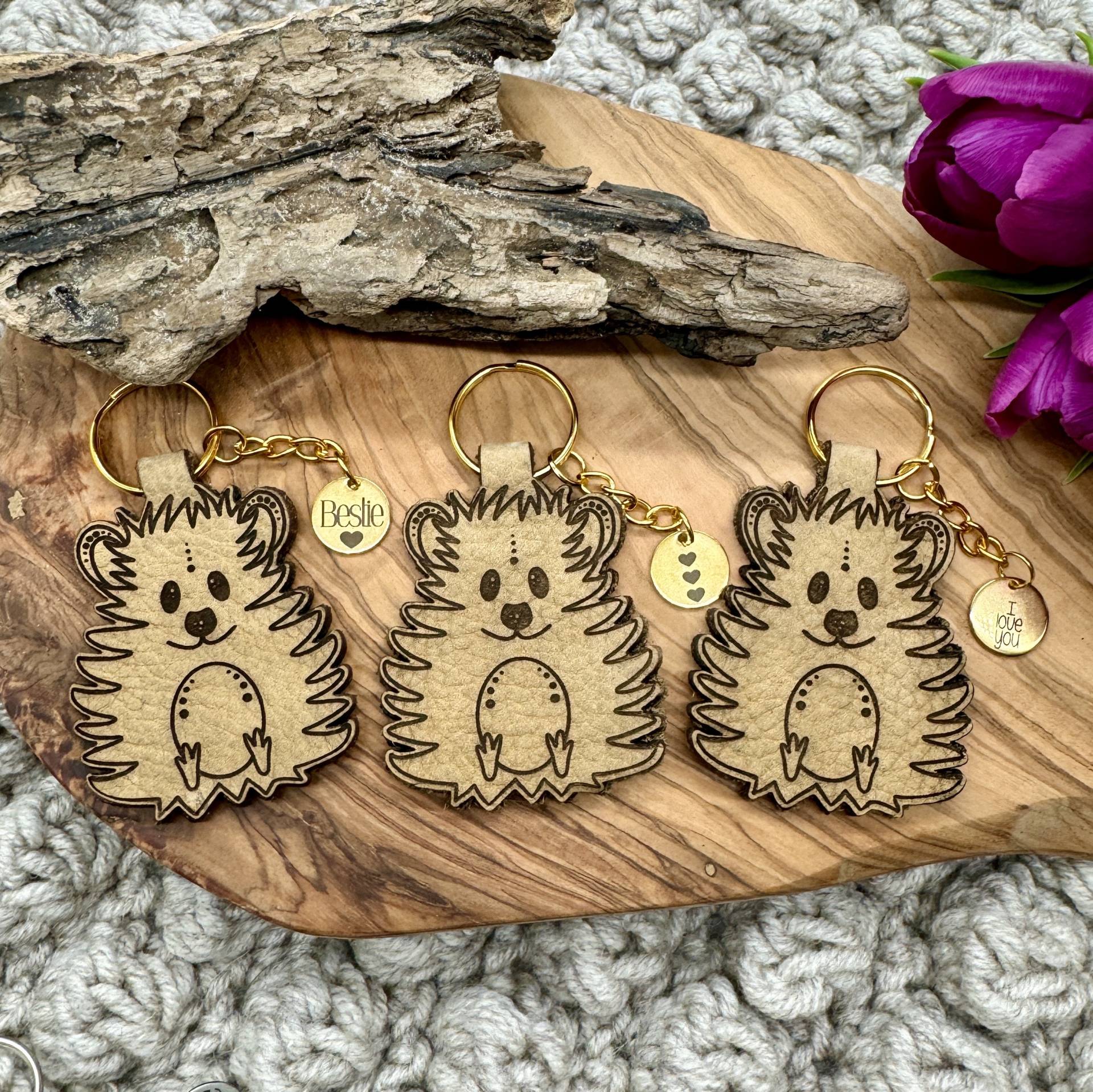 Echtleder Schlüsselanhänger, Schlüsselanhänger Igel, Echtleder, Edelstahlplättchen Mit Gravur, Taschenanhänger, Kleines Geschenk, Leder Echtleder Schlüsselanhänger, Schlüsselanhänger Igel, Echtleder, Edelstahlplättchen Mit Gravur, Taschenanhänger, Kleines Geschenk, Leder von ZitroenchenDesign