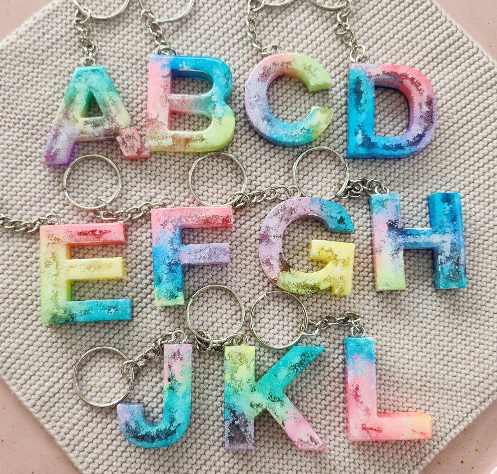 Epoxidharz Schlüsselanhänger, Buchstaben Taschenanhänger, Schulanfang, Personalisierbar, Buchstaben, Geschenk Epoxidharz Schlüsselanhänger, Buchstaben Taschenanhänger, Schulanfang, Personalisierbar, Buchstaben, Geschenk von ZitroenchenDesign