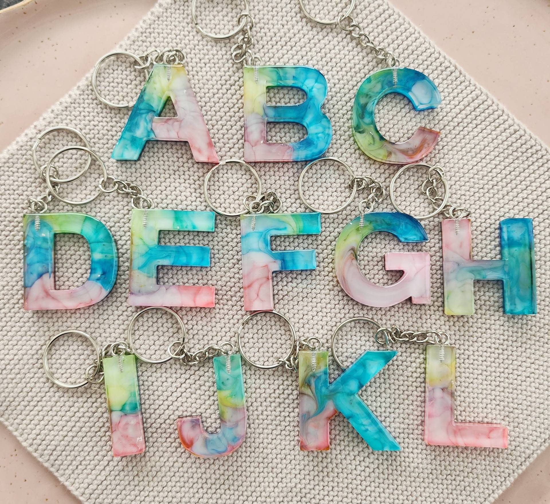 Epoxidharz Schlüsselanhänger, Buchstaben Taschenanhänger, Schulanfang, Personalisierbar, Buchstaben, Geschenk Epoxidharz Schlüsselanhänger, Buchstaben Taschenanhänger, Schulanfang, Personalisierbar, Buchstaben, Geschenk von ZitroenchenDesign