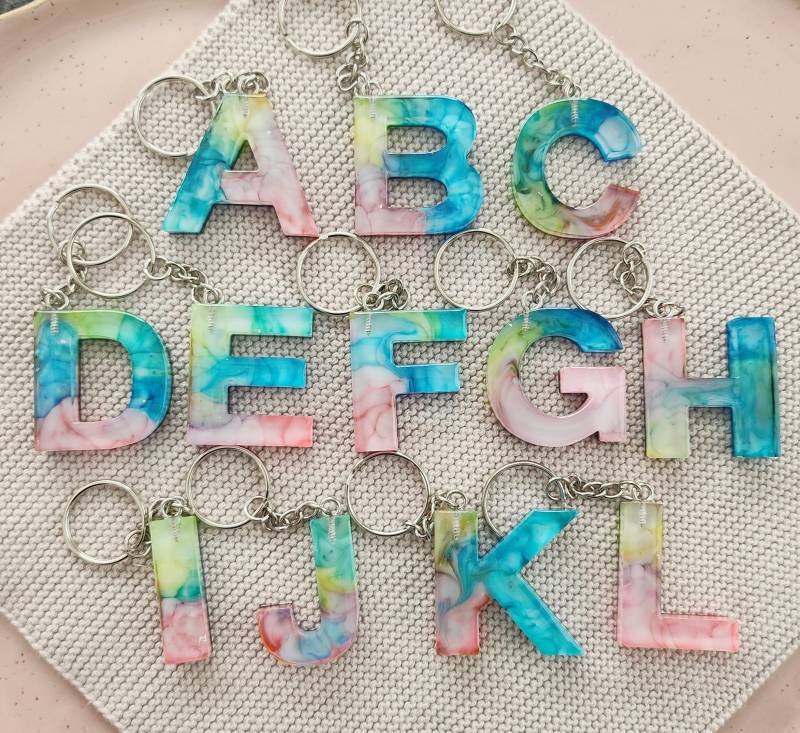 Epoxidharz Schlüsselanhänger, Buchstaben Taschenanhänger, Schulanfang, Personalisierbar, Buchstaben, Geschenk Epoxidharz Schlüsselanhänger, Buchstaben Taschenanhänger, Schulanfang, Personalisierbar, Buchstaben, Geschenk von ZitroenchenDesign
