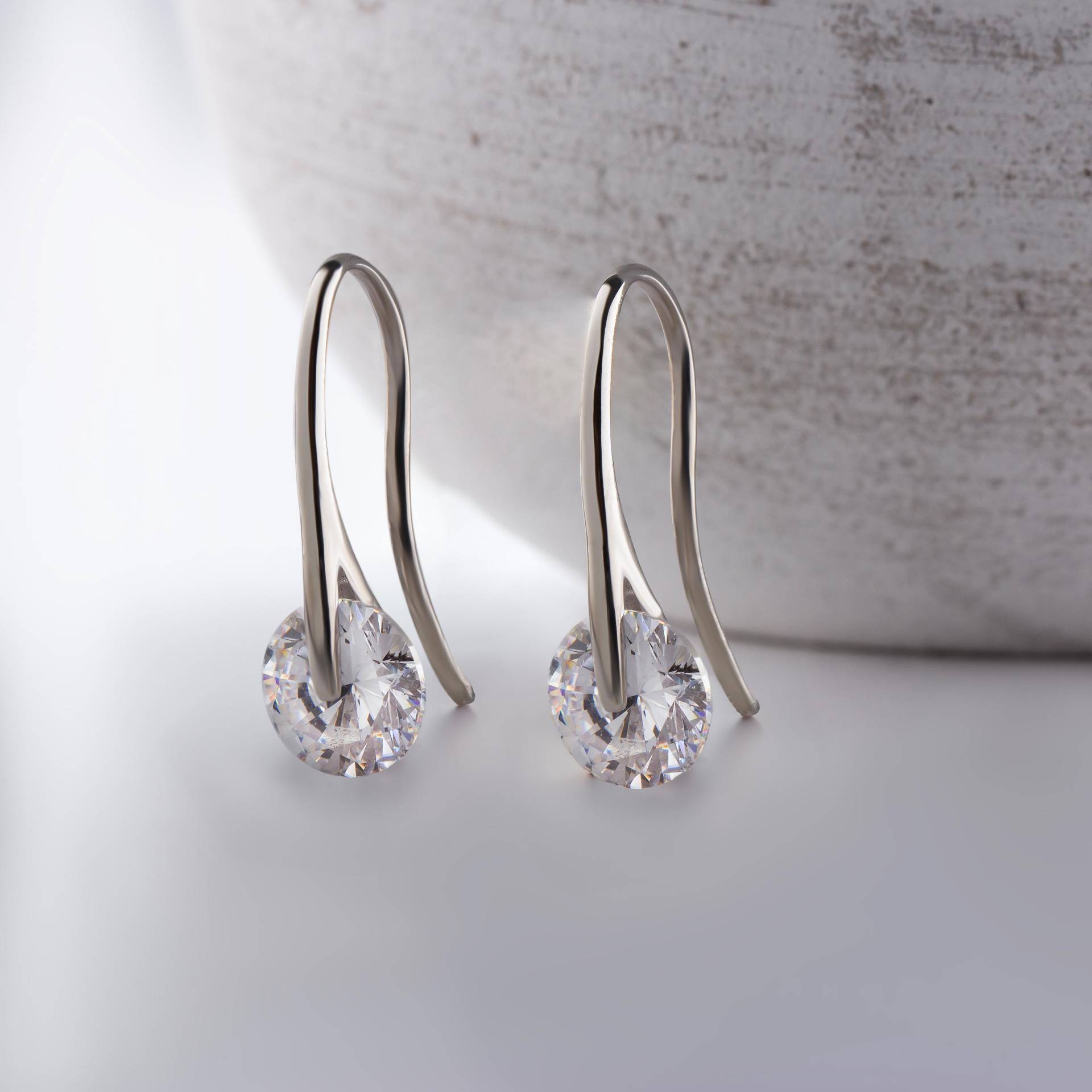 Ziva925 Sparkle - Runde Zirkonia, Hängeohrringe, Klare Steine in Sterlingsilber Ziva925 Sparkle - Runde Zirkonia, Hängeohrringe, Klare Steine in Sterlingsilber von Ziva925