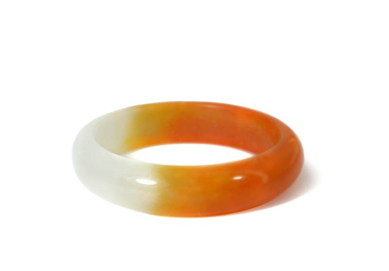 Weiß Orange Zwei Ton Ombre Jade Jadeit Stein Runden Kreis Stacking Armreif von ZiziKim