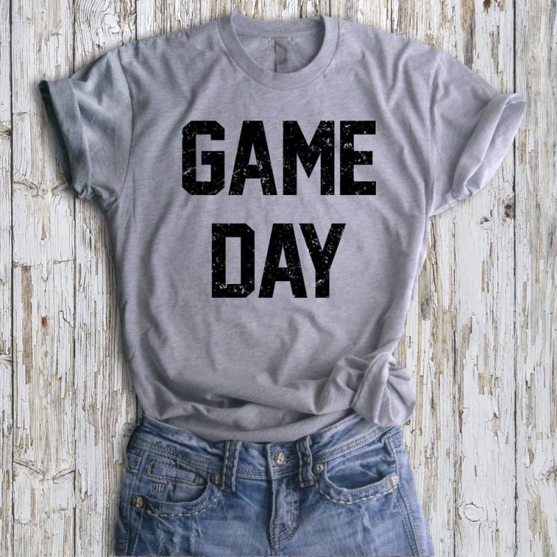 Game Day Unisex T-Shirt Ultraweiche, Ringgesponnene Baumwolle, 4 Farben. Kaufen Sie 2 Artikel Und Erhalten 1 Gratis Tshirt von ZodiaTees
