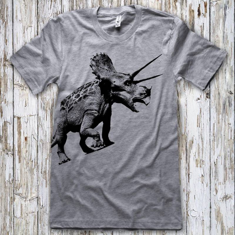 Triceratops T-Shirt Ringgesponnenes Baumwoll T-Shirt. Kaufen Sie 2 Artikel Und Erhalten 1 Gratis Tshirt von ZodiaTees