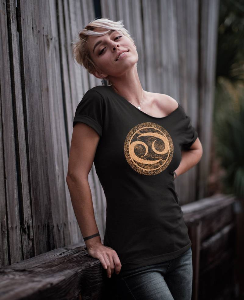 Krebs Shirt Schulterfrei Slouchy T-Shirt. Sternzeichen Symbol Großes Astrologie Geschenk Für Sie Kaufen Sie 2, Erhalten 1 Kostenlos von ZodiaTees