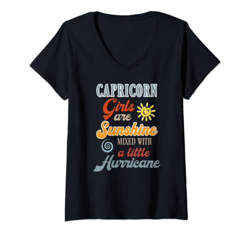 Damen Zodiac Steinbock Mädchen Sonnenschein und kleiner Hurricane Grafik T-Shirt mit V-Ausschnitt Damen Zodiac Steinbock Mädchen Sonnenschein und kleiner Hurricane Grafik T-Shirt mit V-Ausschnitt von Zodiac Astrology Birthday Tees by Playa Serena