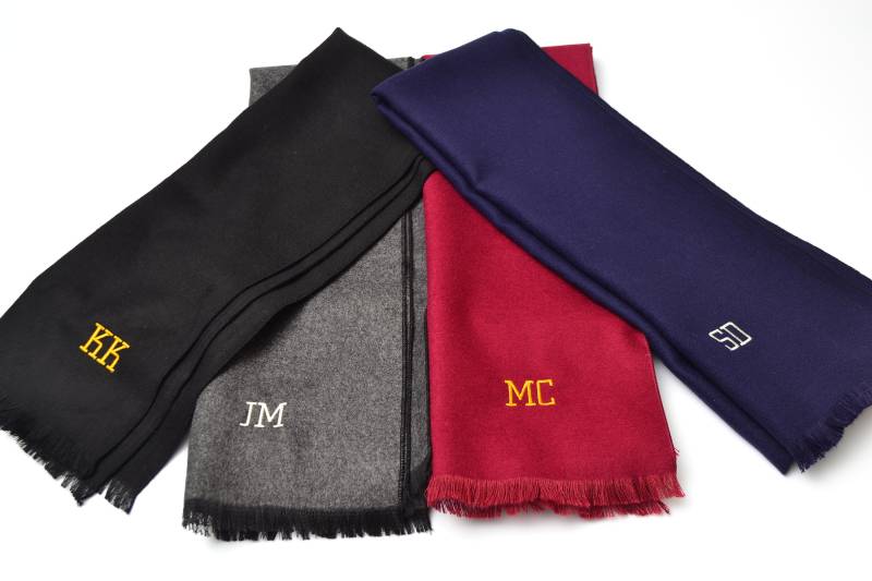 Personalisierter Viskose Schal Bestickter Initial Winter Schal Personalisierter Viskose Schal Bestickter Initial Winter Schal von ZoeEdenWeddings