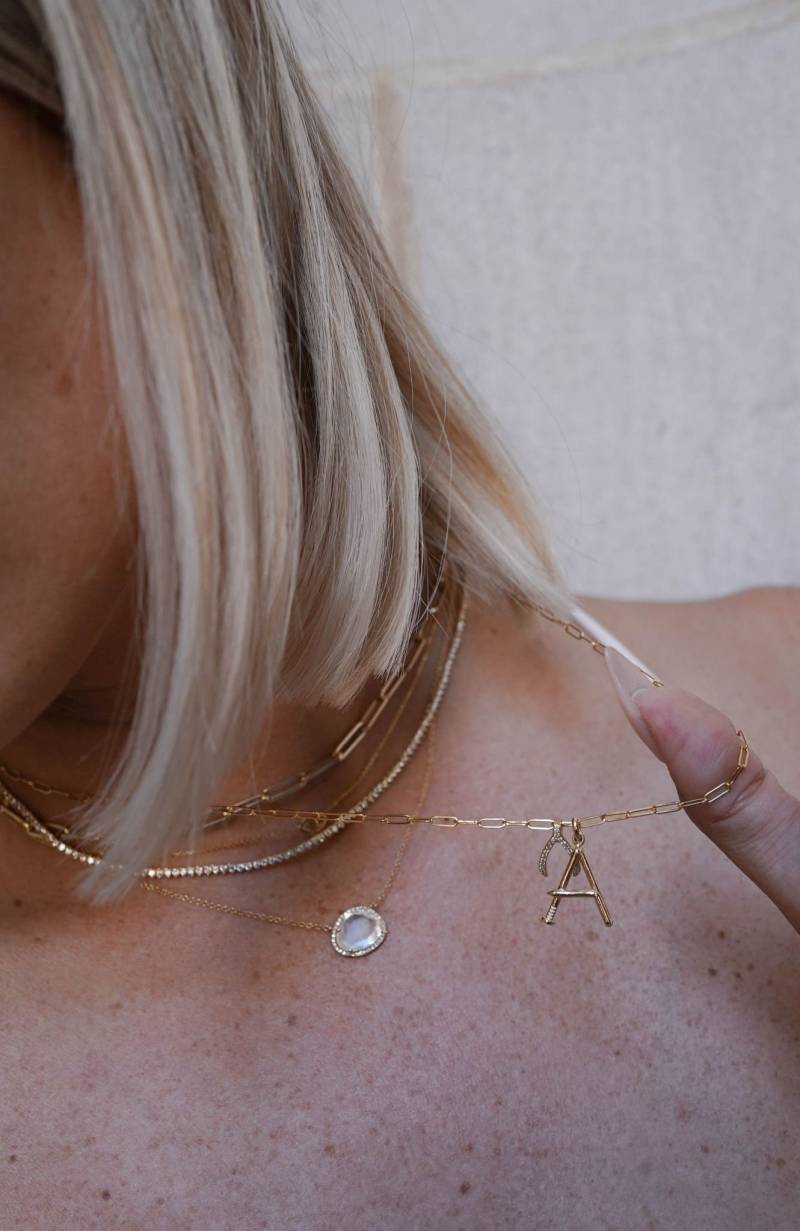 Großer Initial-Nagelanhänger Aus 14-Karätigem Gold von ZoeLevJewelry