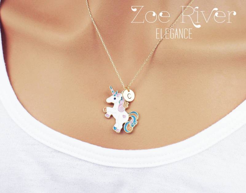 Personalisierte Einhorn Halskette. Zierliche Kleines Mehrfarbiges Goldenes Mit Personalisiertem Initialanhänger von ZoeRiverElegance