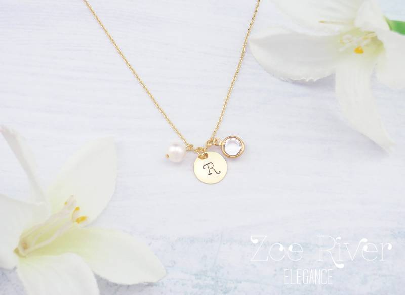 Personalisierte Geburtssteinkette in Roségold, Silber Oder Gold. Halskette Mit Zierlichen Perlen, Geburtssteinen Und Initialen von ZoeRiverElegance
