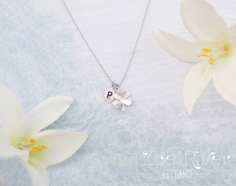 Personalisierte Initialen Silber Oder Gold Glücksklee Halskette Mit Vier Blättern. Zierliche Personalisierte Kleeblatt Halskette. Glückskette von ZoeRiverElegance