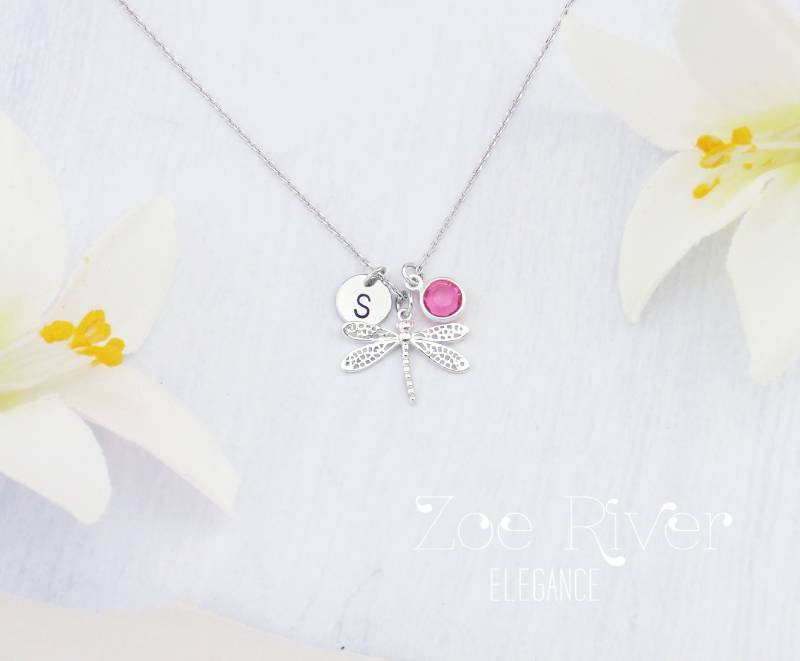 Personalisierte Silber Libelle Initial Und Geburtsstein Halskette. Libellenkette. Zierliche, Kleine Halskette Mit Initialen Aus Silber von ZoeRiverElegance