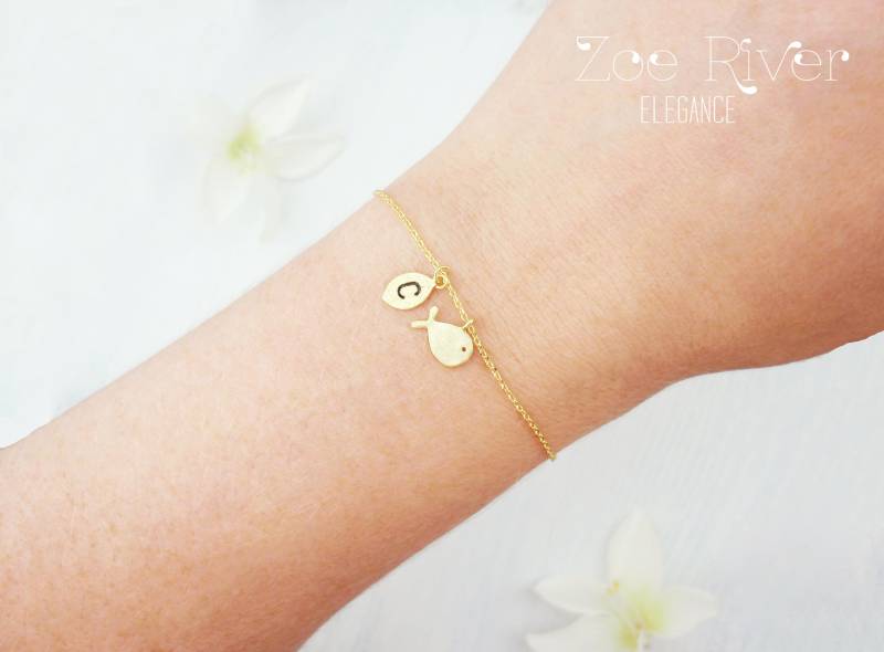 Personalisiertes Initiales Und Zierliches Wal - Oder Fischarmband. Wähle Gold Silberfarbenes Anfangsarmband. Mit Ohne Personalisierte Initiale von ZoeRiverElegance