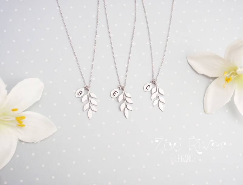Wählen Sie Gold Oder Silber Personalisierte Erste Blatt Zweig Halskette. Zierliche Initialen Brautjungfern Geschenk, Lorbeerblatt von ZoeRiverElegance