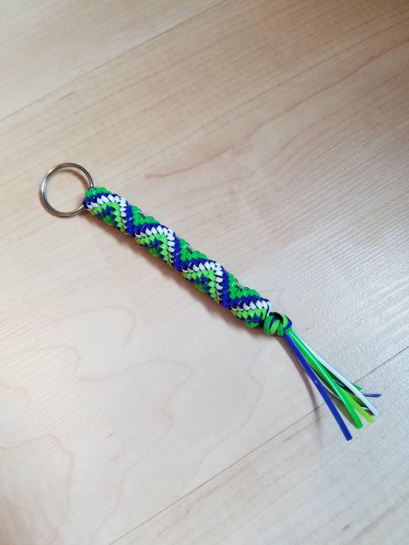 Boondoggle Blau, Grün, Neon-Grün, Und Schwarz Gimp Zigzag Rexlace Schlüsselanhänger Aus Kunststoff, Reißverschluss von ZoeSheaDesigns
