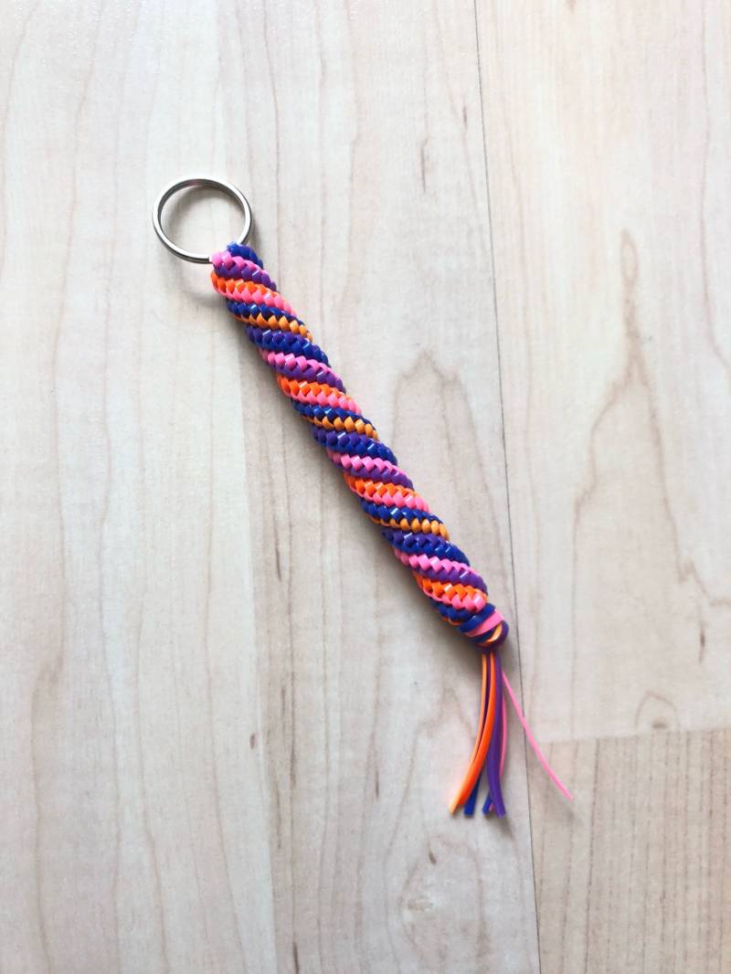 Boondoggle Schlüsselanhänger, Rosa, Orange, Und Blauer Kordel Reclace Schlüsselband, Reißverschlussanhänger von ZoeSheaDesigns