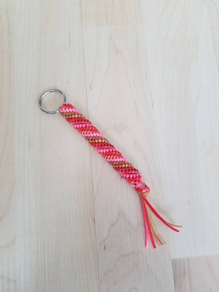 Boondoggle Schlüsselanhänger, Valentinstag Geschenk, Kunststoff Schnürung Gimp Reißverschluss von ZoeSheaDesigns