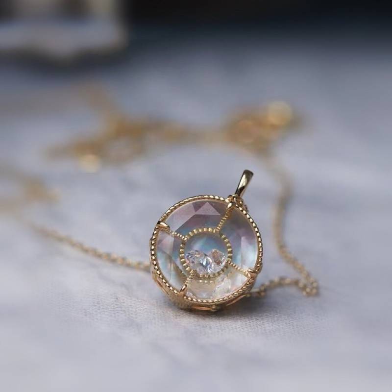 Weißer Topas-Kristallanhänger, Kristallanhänger, Perlmutt-Scheibenanhänger, Einzigartiges Design, Geschenke von ZoeUniqueJewelry