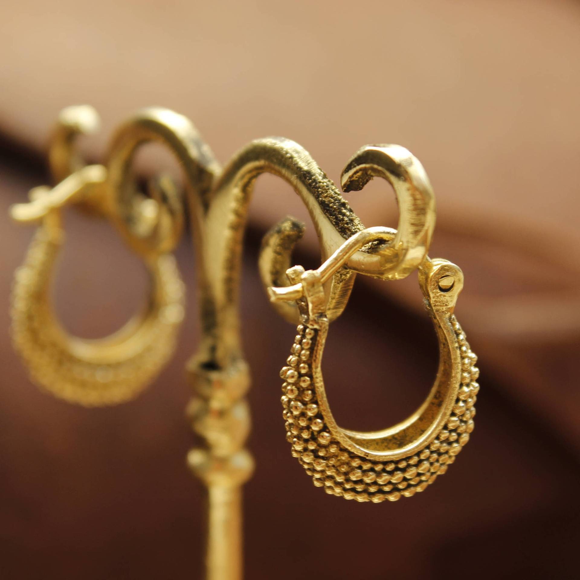 Kleine Messing-Creolen Im Gold-Creolen-stil von ZoelaDesign