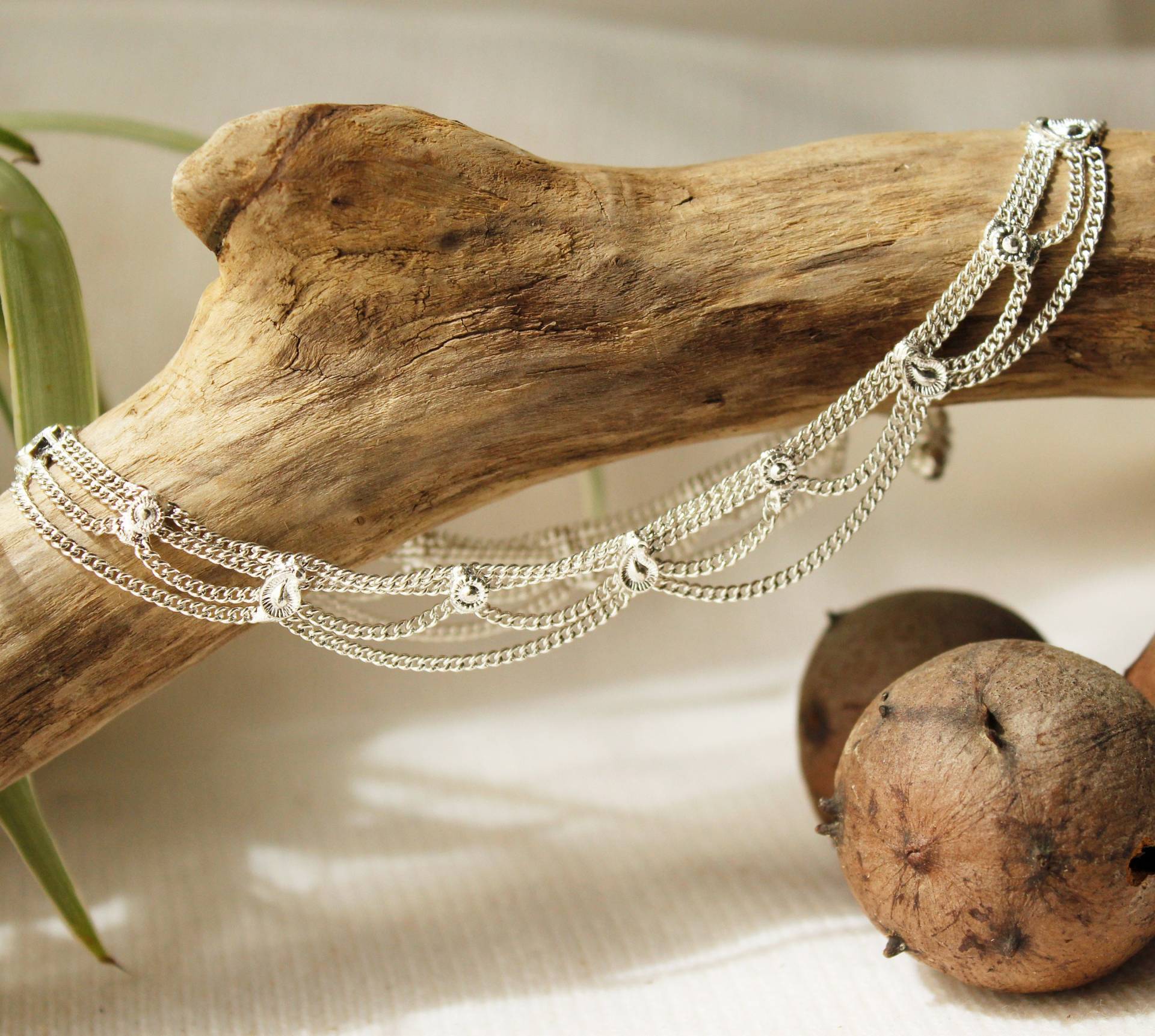 Versilberte Fußkette Mit Glöckchen Boho Strandschmuck Versilberte Fußkette Mit Glöckchen Boho Strandschmuck von ZoelaDesign