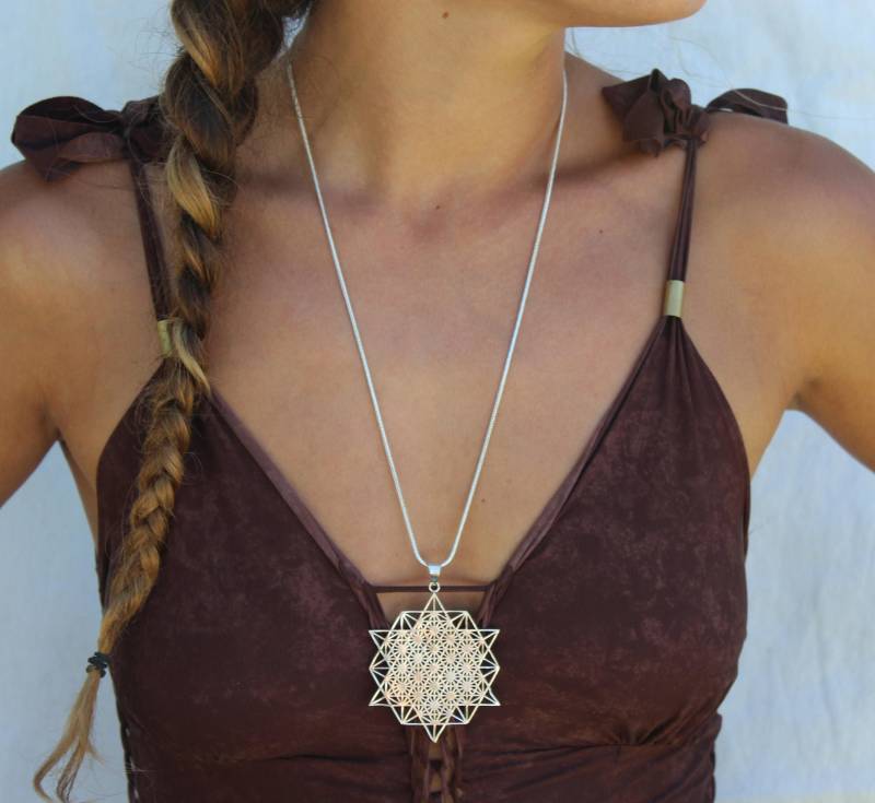 Versilberte Halskette Mit Sacred Geometry Anhänger von ZoelaDesign