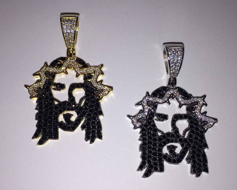 Black Iced Out Jesus Anhänger in Rhodium Oder 14K Gold Finish Mit Künstlichen Diamanten von ZoeysJewelryBoxLLC