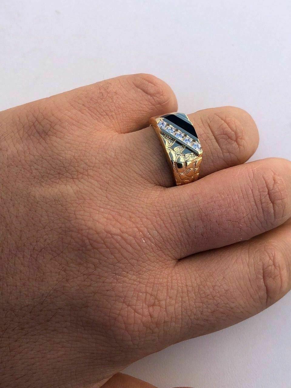 Herren Custom Made Iced Simulierter Diamant Onyx Nugget Pinky Ring 14K Gold Über Massivem 925 Sterling Silber Größen 7-13 von ZoeysJewelryBoxLLC