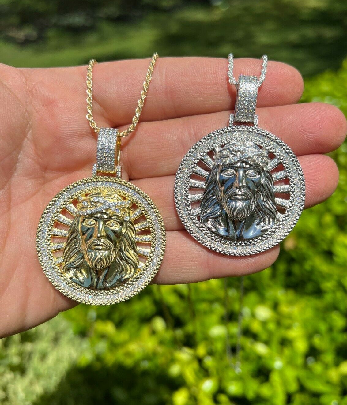 Herren Iced Out Moissanite Jesus Anhänger Medaillon Massiv 925 Sterling Silber in Rhodium Oder 14 Karat Gold Finish Passes Diamond Tester Uhr-136 von ZoeysJewelryBoxLLC