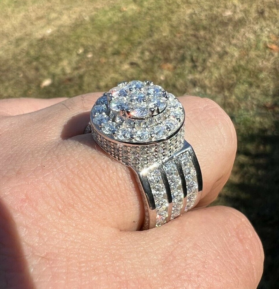 Herren Iced Out Runde 12Ct. Moissanite Hip Hop Cluster Pinky Ring Massiv 925 Sterling Silber Größen 6 - 13, Passes Diamond Tester..r-M-57 von ZoeysJewelryBoxLLC