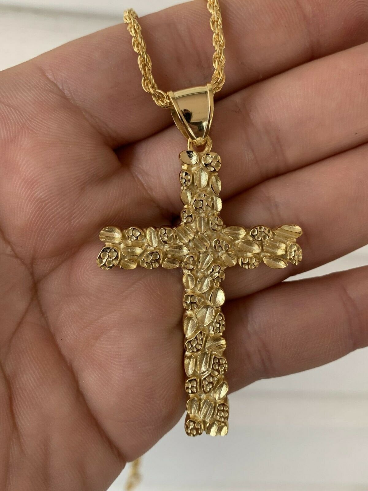 Solide 925 Sterling Silber Herren Nugget Kreuz Jesus Kruzifix Anhänger Iced Out 14K Gold Finish von ZoeysJewelryBoxLLC