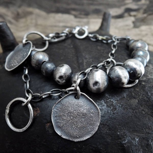Kugelarmband Aus Oxidiertem Sterlingsilber Modernes Mehrsträngiges Design Kugelarmband Aus Oxidiertem Sterlingsilber Modernes Mehrsträngiges Design von ZofiaGladysz
