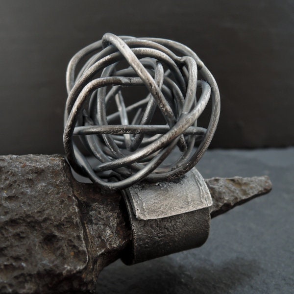 Oxidierter Sterling Silber Statement Ring Moderner Strukturierter Schmuck Oxidierter Sterling Silber Statement Ring Moderner Strukturierter Schmuck von ZofiaGladysz