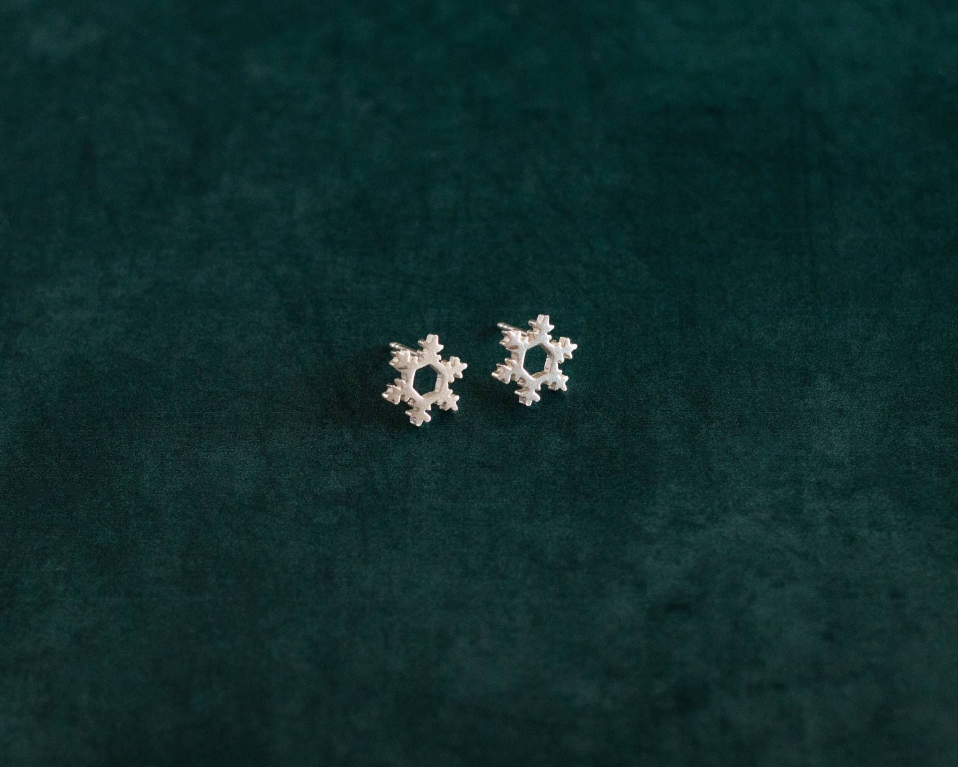 Handgemachte Silber Schneeflocke Ohrstecker Sterling Winter Schmuck Zarte Handwerker Ohrringe Einzigartiges Geschenk Für Sie Handgemachte Silber Schneeflocke Ohrstecker Sterling Winter Schmuck Zarte Handwerker Ohrringe Einzigartiges Geschenk Für Sie von ZohreKHjewelry
