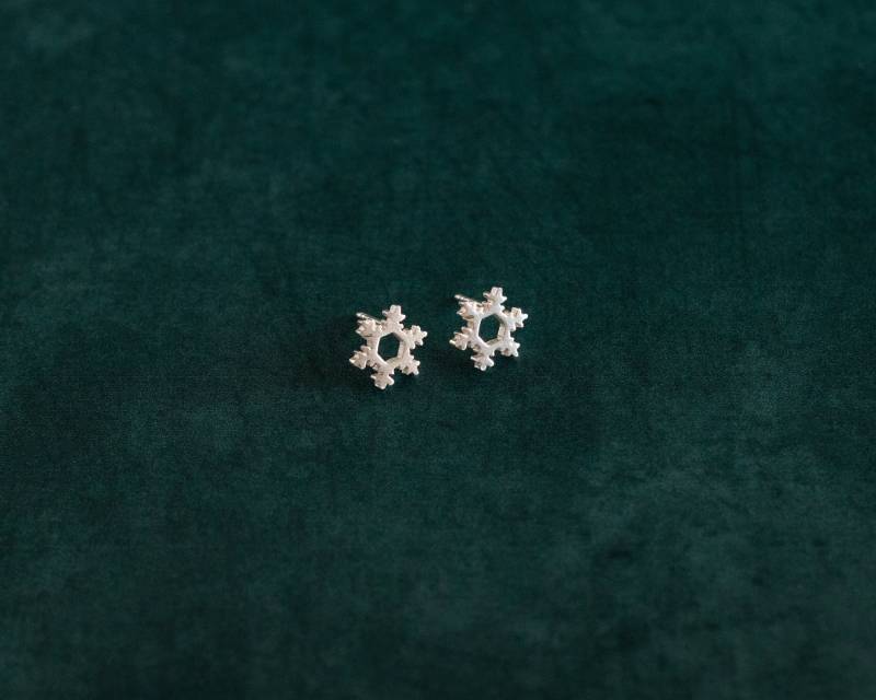 Handgemachte Silber Schneeflocke Ohrstecker Sterling Winter Schmuck Zarte Handwerker Ohrringe Einzigartiges Geschenk Für Sie Handgemachte Silber Schneeflocke Ohrstecker Sterling Winter Schmuck Zarte Handwerker Ohrringe Einzigartiges Geschenk Für Sie von ZohreKHjewelry