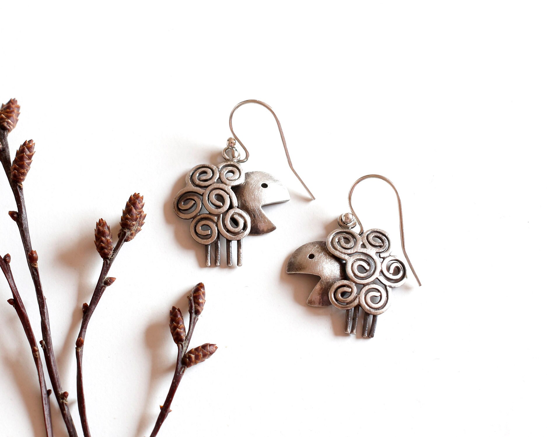 sterling Silber Schaf Ohrringe | Zarte Ohrhänger Aus Wollweißem Lamm Niedliche Silberne sterling Silber Schaf Ohrringe | Zarte Ohrhänger Aus Wollweißem Lamm Niedliche Silberne von ZohreKHjewelry