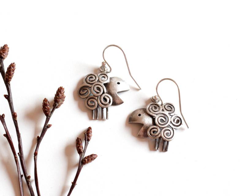 sterling Silber Schaf Ohrringe | Zarte Ohrhänger Aus Wollweißem Lamm Niedliche Silberne sterling Silber Schaf Ohrringe | Zarte Ohrhänger Aus Wollweißem Lamm Niedliche Silberne von ZohreKHjewelry