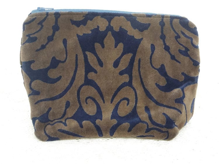 Make-Up Tasche Pouch Blau Und Gold Velvet Mit Reißverschluss Make-Up Tasche Pouch Blau Und Gold Velvet Mit Reißverschluss von ZojjaUniquelyYou