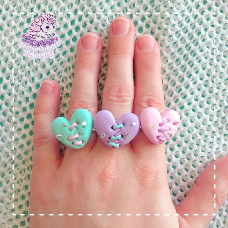 Franken-Herz Ringe/Menhera Pastel Goth Gruselig Niedlich Franken-Herz Ringe/Menhera Pastel Goth Gruselig Niedlich von ZombieUnicornJewelry