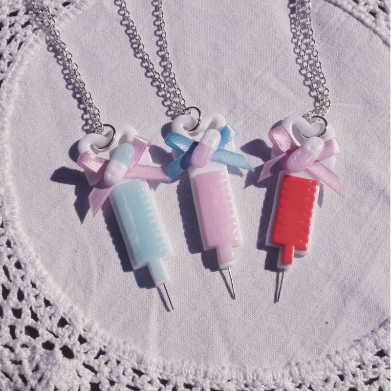 Glitzerinjektionen Halskette/Menhera Yamekawa Krankenhaus Glitzerinjektionen Halskette/Menhera Yamekawa Krankenhaus von ZombieUnicornJewelry