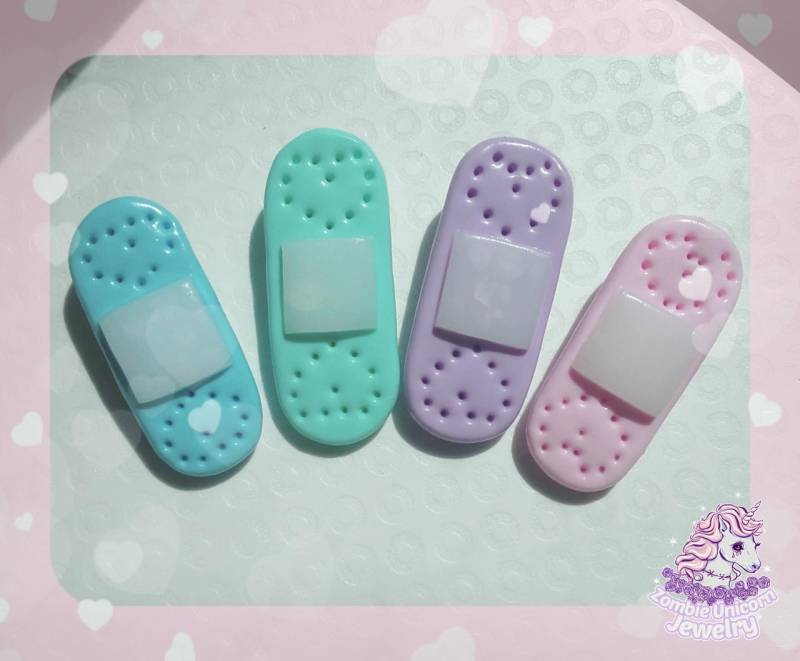 Kawaii Care Bandage Haarspange/Pastell Menhera/ Yamikawaii Kawaii Care Bandage Haarspange/Pastell Menhera/ Yamikawaii von ZombieUnicornJewelry