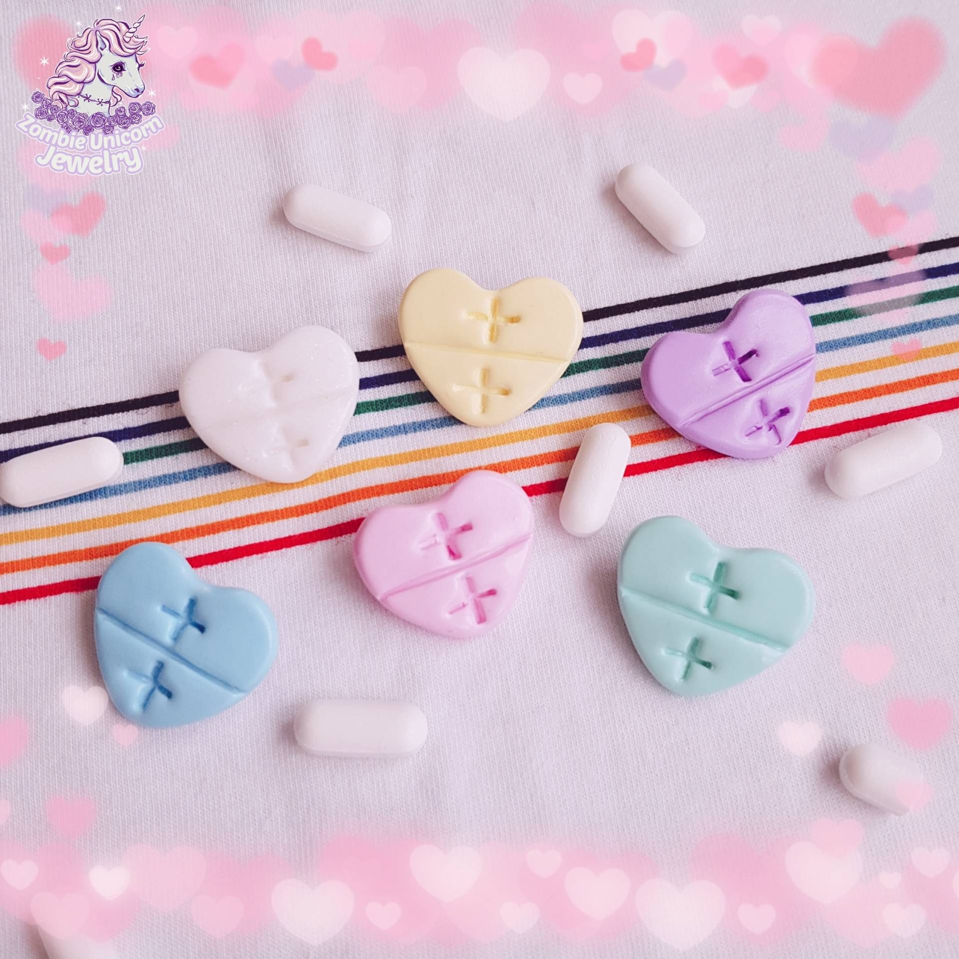 Love Sick Pill Broschen Von Menhera Pastell Love Sick Pill Broschen Von Menhera Pastell von ZombieUnicornJewelry