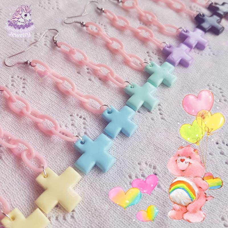 Pastel Krankenhaus Kreuz Ohrringe/Menhera Yamikawaii Pastel Krankenhaus Kreuz Ohrringe/Menhera Yamikawaii von ZombieUnicornJewelry