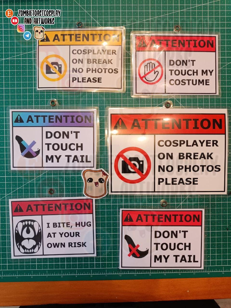Cosplayer/ Fursuit Badges, Different Designs, Custom Text & Color Cosplayer/ Fursuit Badges, Different Designs, Custom Text & Color von ZombietoastcosplayDE