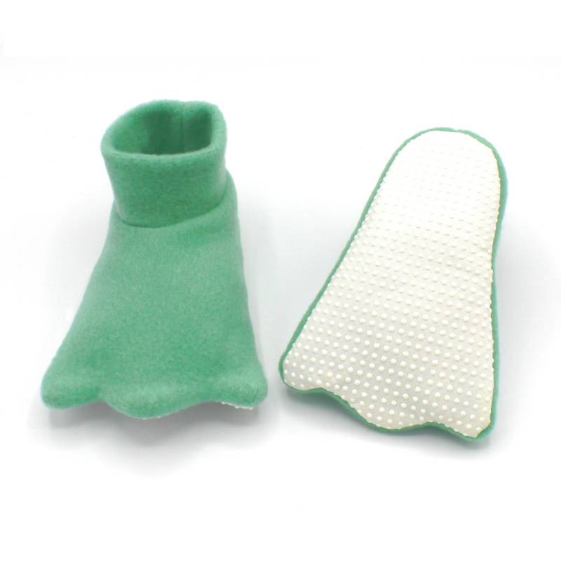 stoppersocken Anti Rutschsocken Grün Für Kinder Und Babys Handgefertigt Aus Baumwolle Mit Eingenähter Rutschfester Sohle von Zoomys