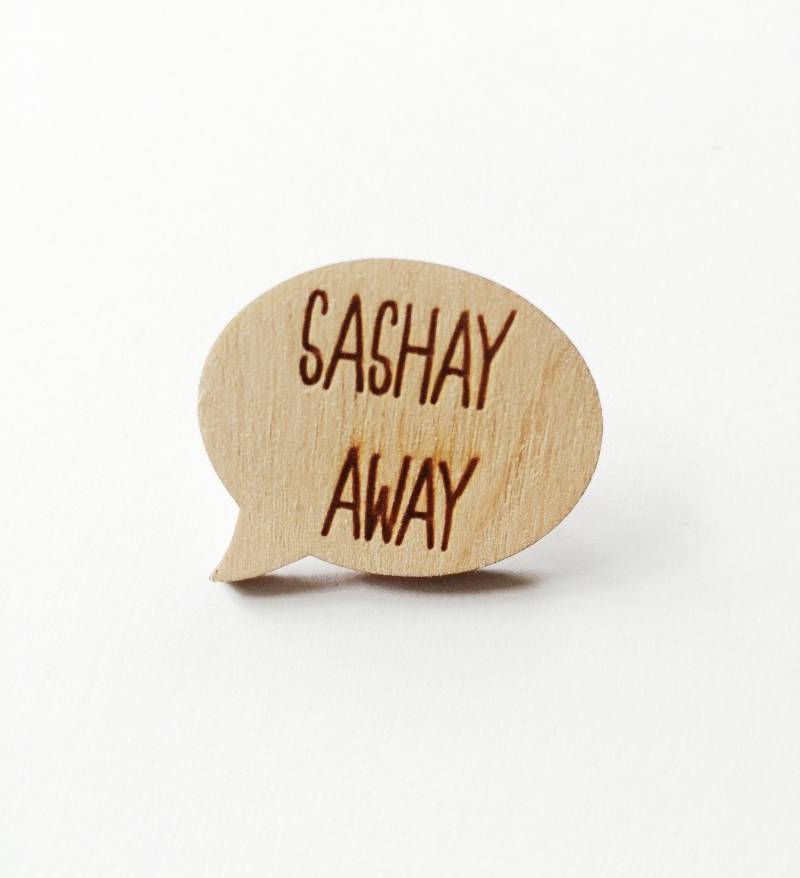 Hölzerne Sashay Weg Und Sagte Metallstift Abzeichen, Ahle von ZooniverseDesigns