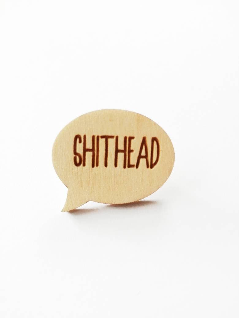 Hölzerne Shithead Spruch Metallstift Abzeichen, Ahle von ZooniverseDesigns