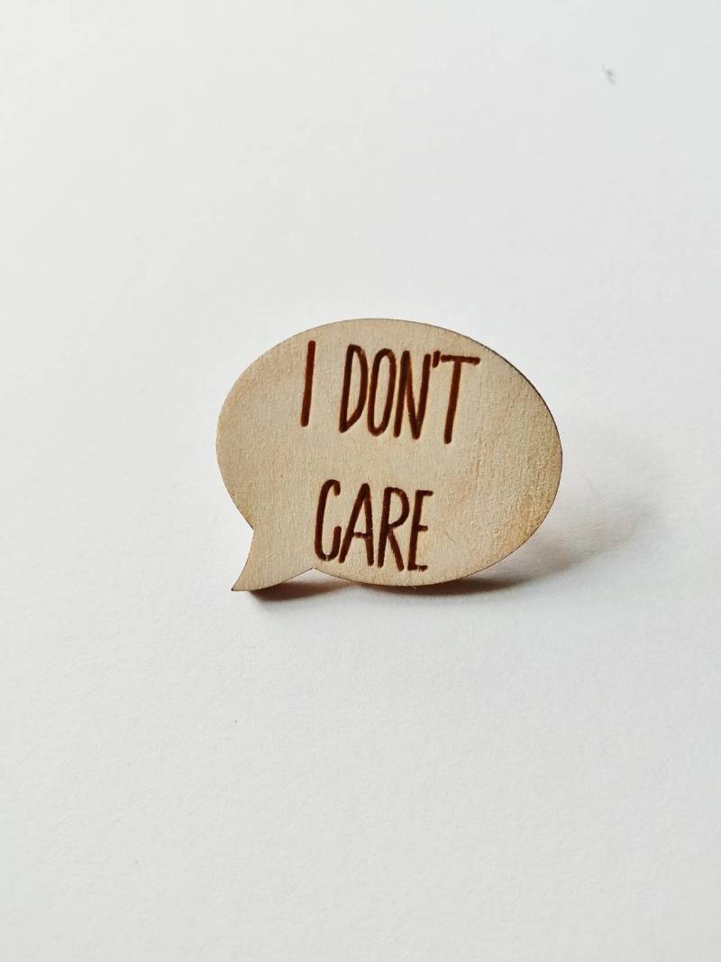 Holz, Die Es Kümmert Mich Nicht Sagen Metallstift Abzeichen, Thematisieren von ZooniverseDesigns