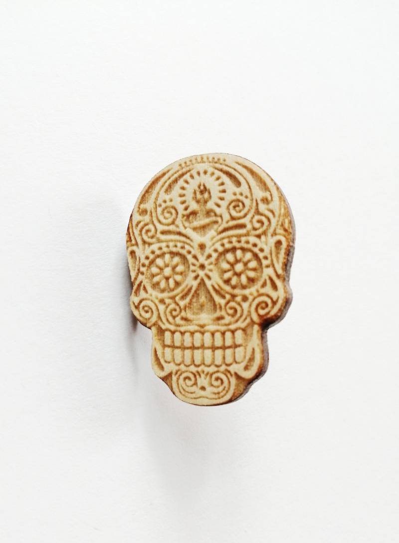 Holz Herz Sugar Skull Metallstift Abzeichen, Ahle von ZooniverseDesigns
